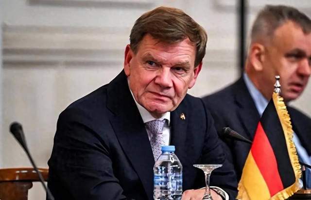 德外长乱说话后,因中方无人愿接见,被迫取消访华,罕见的信号